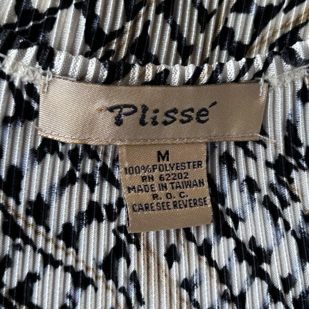 Plissé Black & White Textured Sleeveless Tank - Picture 5 of 5